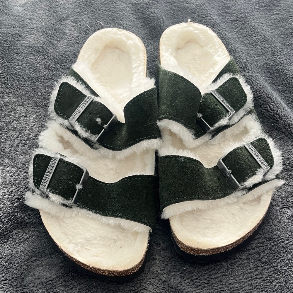 Brand New Birkenstock Arizona leather mountain view green sandals.
